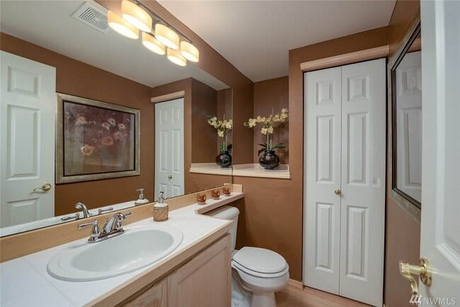 Building Photo - Elegant 3-Bedroom Home with Private Deck & Greenbelt Views!