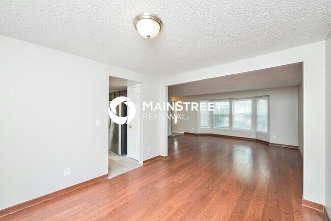 Building Photo - 4 Bedroom Pet-Friendly Home in Aurora, CO with Main Street Renewal