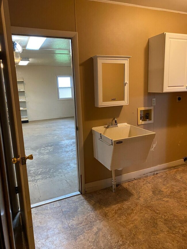 Building Photo - Coming soon! 4 Bedroom Farmhouse for Rent in Shippensburg