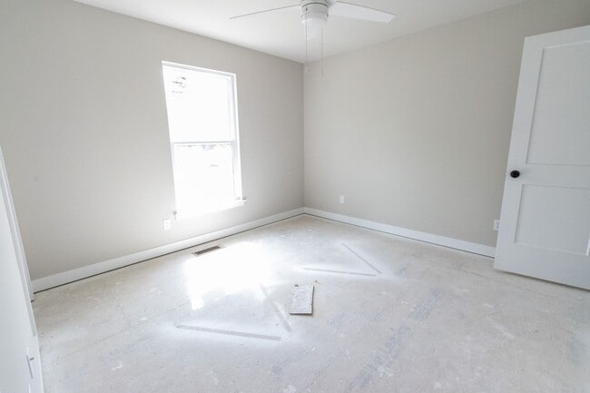 Building Photo - Brand New Construction on East Campus!