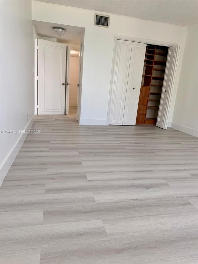 Building Photo - 3725 S Ocean Dr