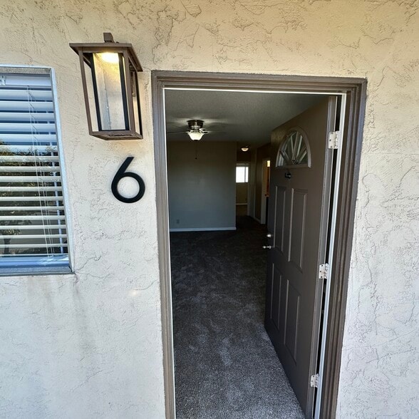 Building Photo - 1301 Hemlock Ave