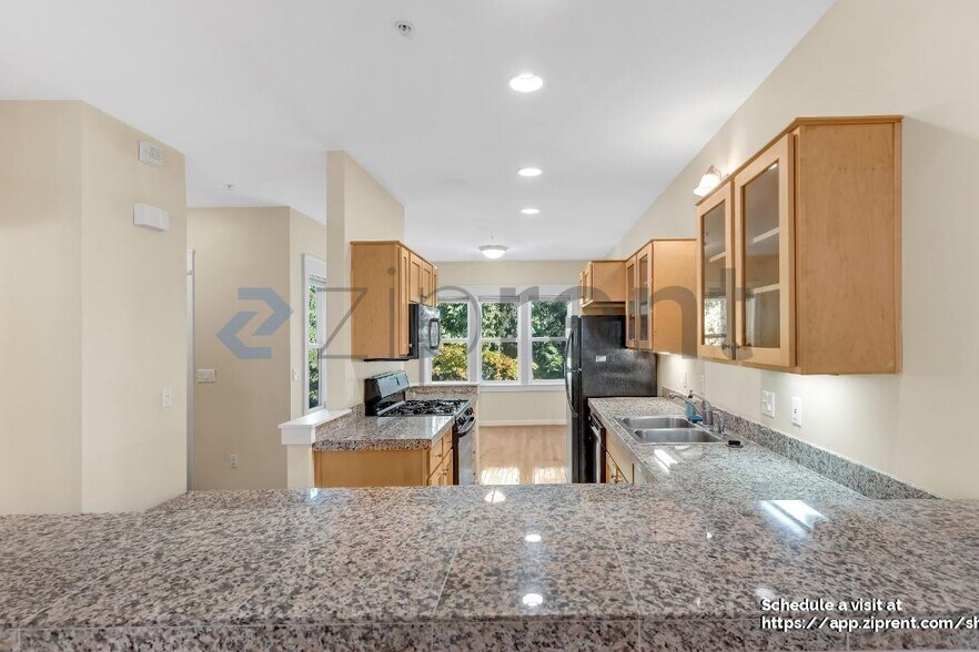 Building Photo - 7909 SW 31st Ave