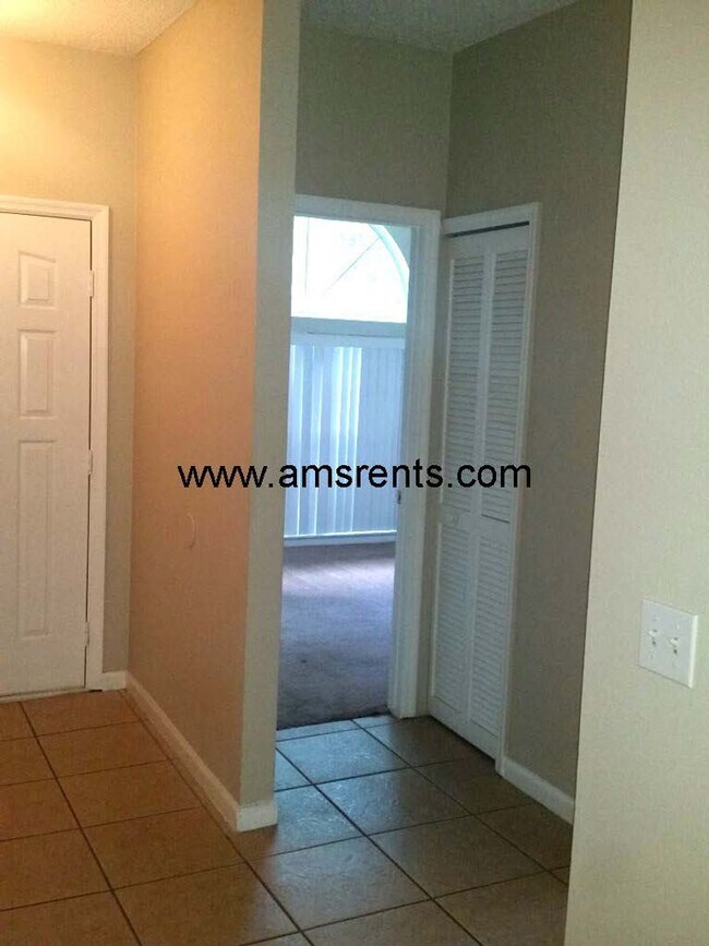 Building Photo - Spacious 3 bedroom 2 bath in Apopka