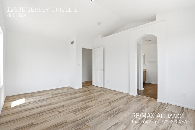 Building Photo - 12630 Jersey Cir E