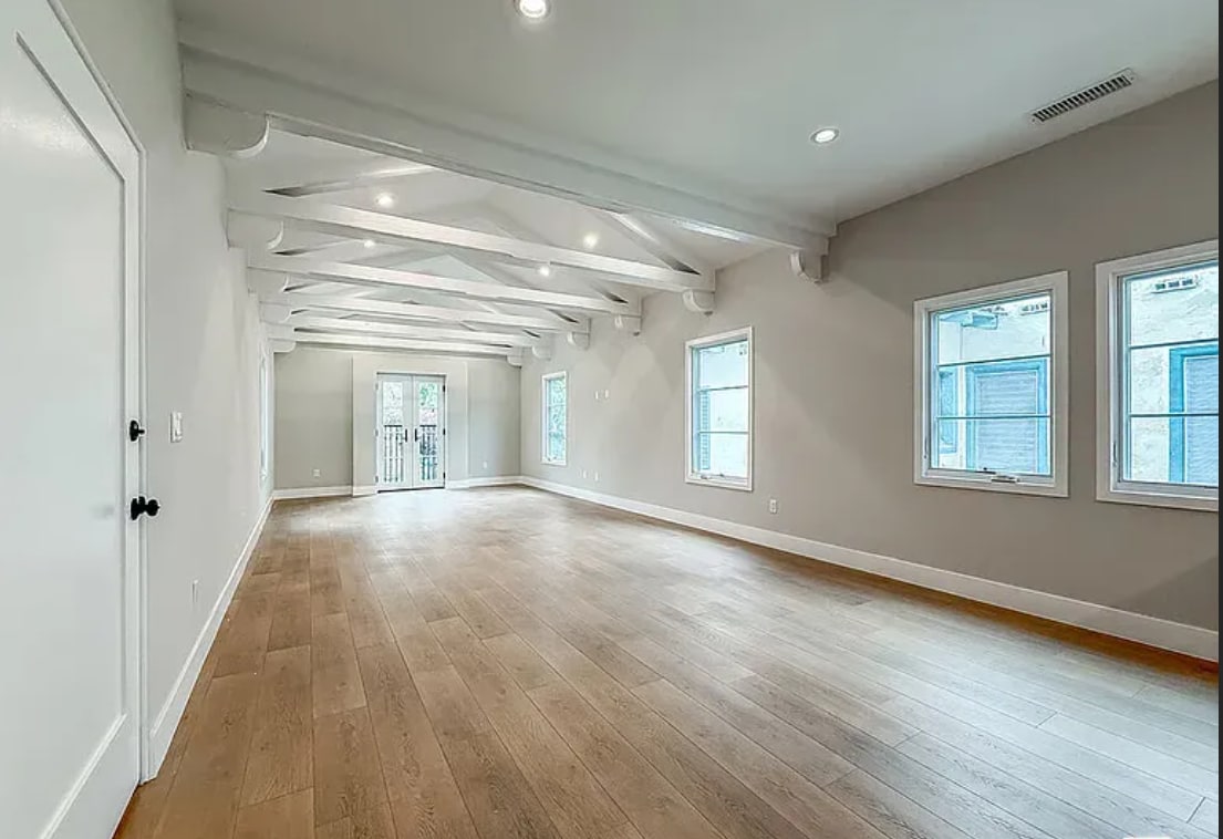 Building Photo - 150 N Arnaz Dr