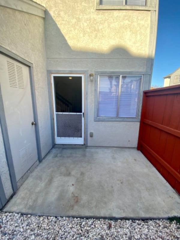 Building Photo - 8929 Arlingdale Way