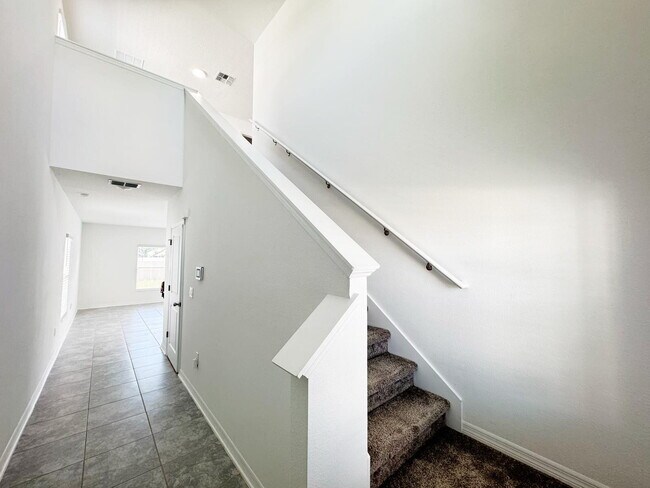 Building Photo - Single Family 4 Bedroom Home for Rent