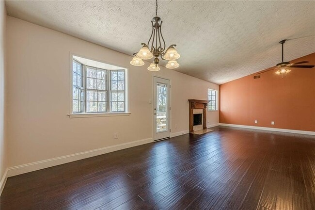 Building Photo - 2491 Redfield Dr