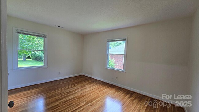Building Photo - 9124 Sandburg Ave