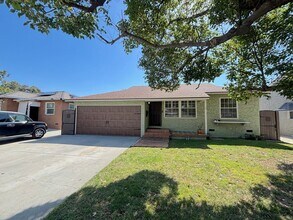 Building Photo - 2 Bedroom home located in Long Beach now available!