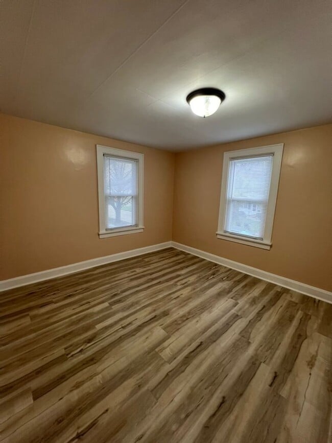 Building Photo - Newly Remodeled 4 Bed House Available Now!