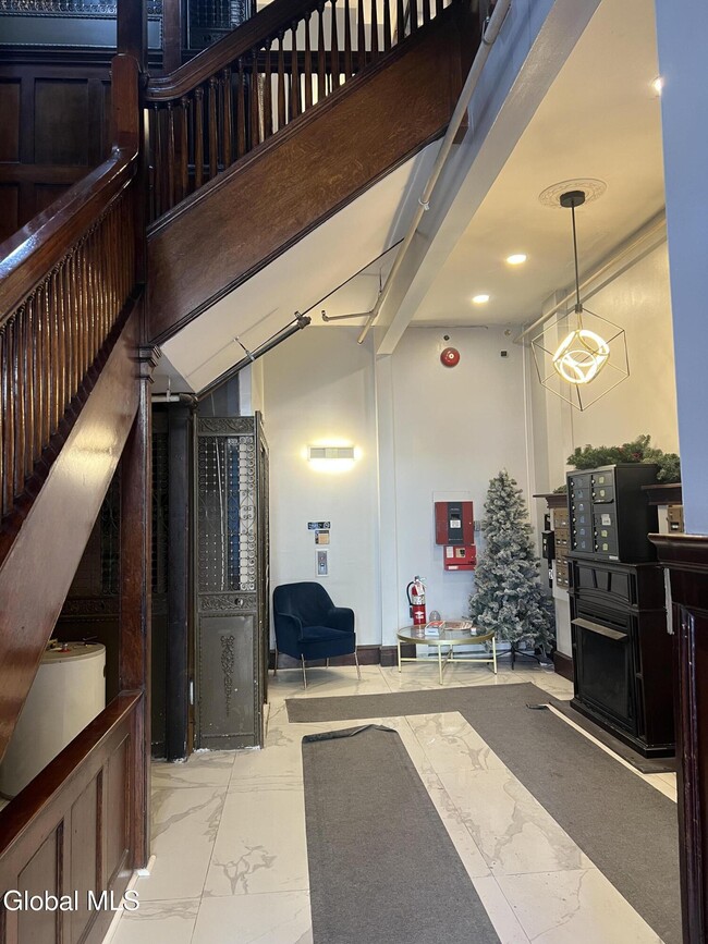 Building Photo - 5 Broadway