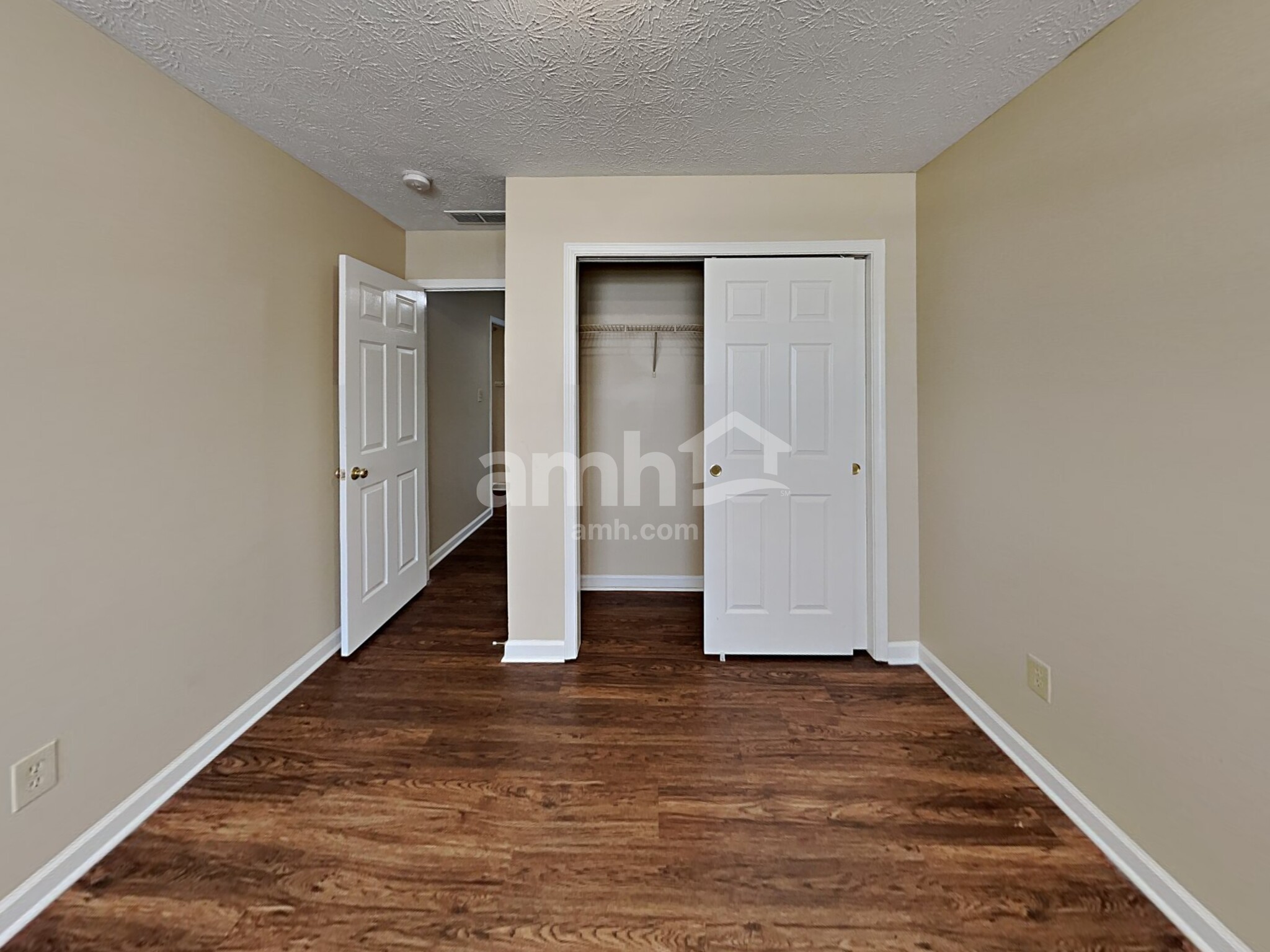 Building Photo - 981 Foxtail Dr