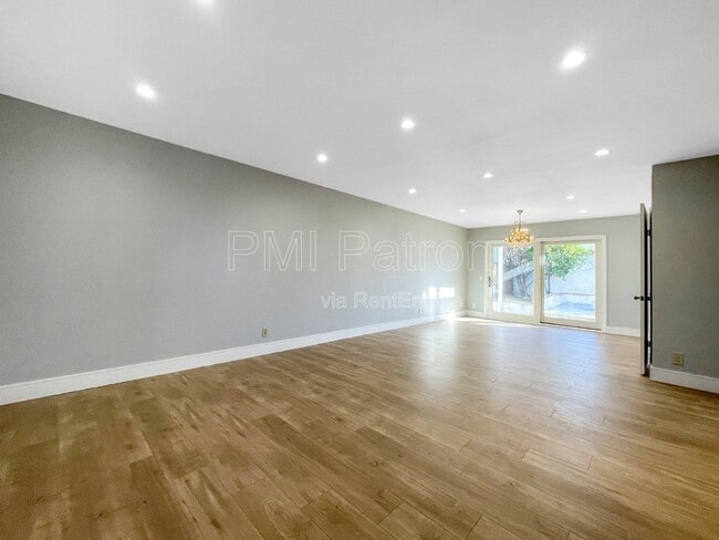 Building Photo - 9564 Peartree Ln