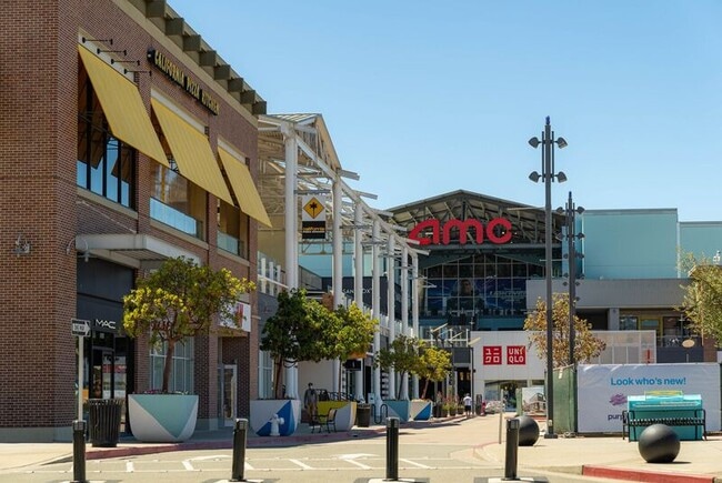 Building Photo - 1058 18th St