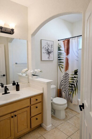 Building Photo - 333 Foothill Dr