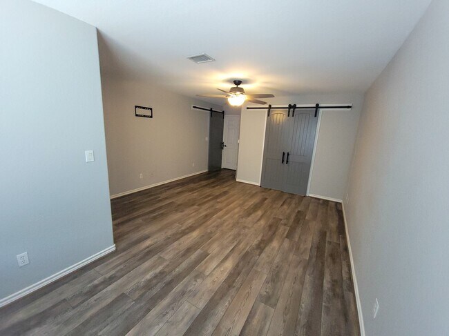Building Photo - 115 Sendero Dr