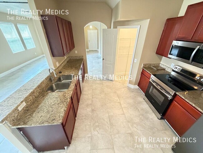 Building Photo - 2411 Grasmere View Pkwy N