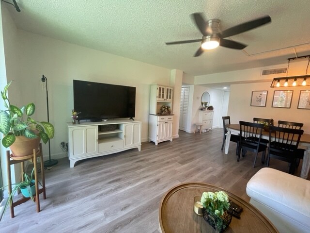 Building Photo - 5160 Las Verdes Cir