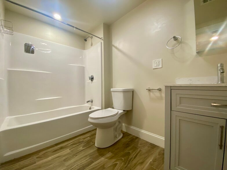 Building Photo - 96 Willis Ave