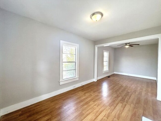 Building Photo - 1711 Center Way S