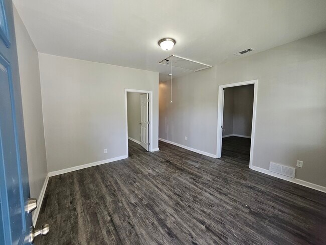 Living room - 743 N Claybrook St