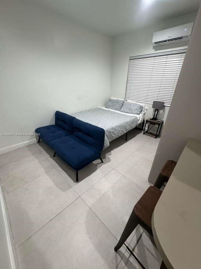 Building Photo - 245 NE 33rd St