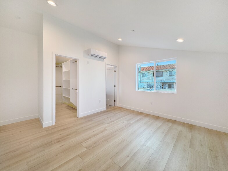 Building Photo - 4461 Farquhar Ave