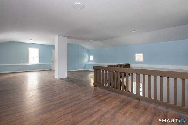 Building Photo - 85 Banks Rd