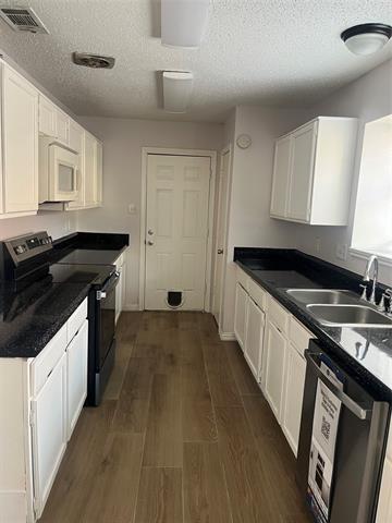 Building Photo - 2621 Independence Dr