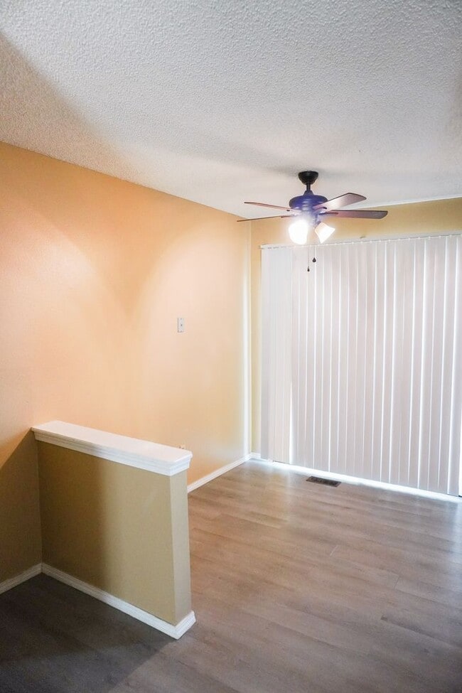 Building Photo - 3 Bed 2 Ba Condo w Garage - East Wichita