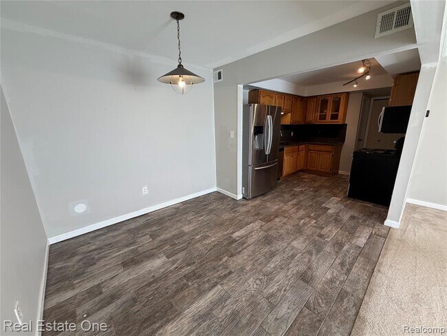 Building Photo - 29828 CITY CENTER # 1 Dr