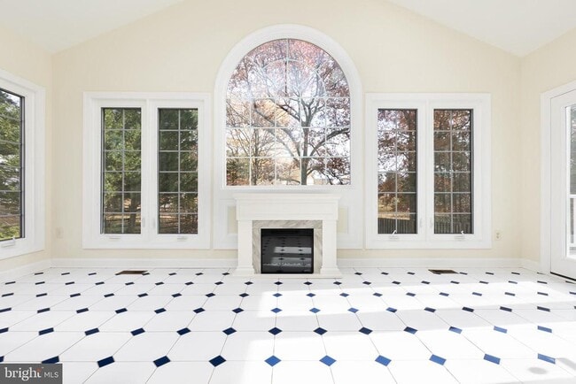 Building Photo - 14209 Floral Park Dr
