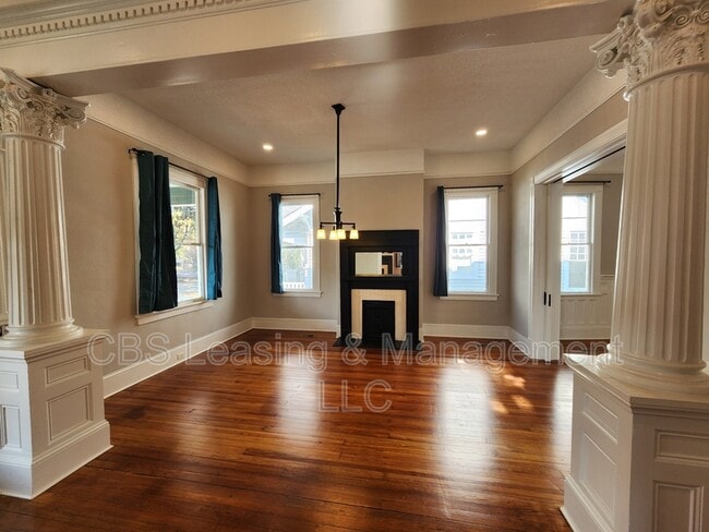 Building Photo - 2908 10th Ave