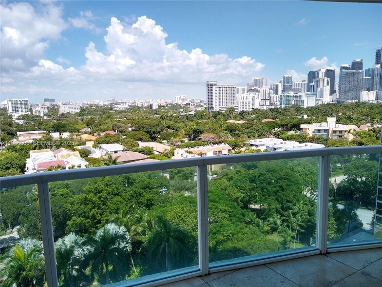 Building Photo - 2101 Brickell Ave