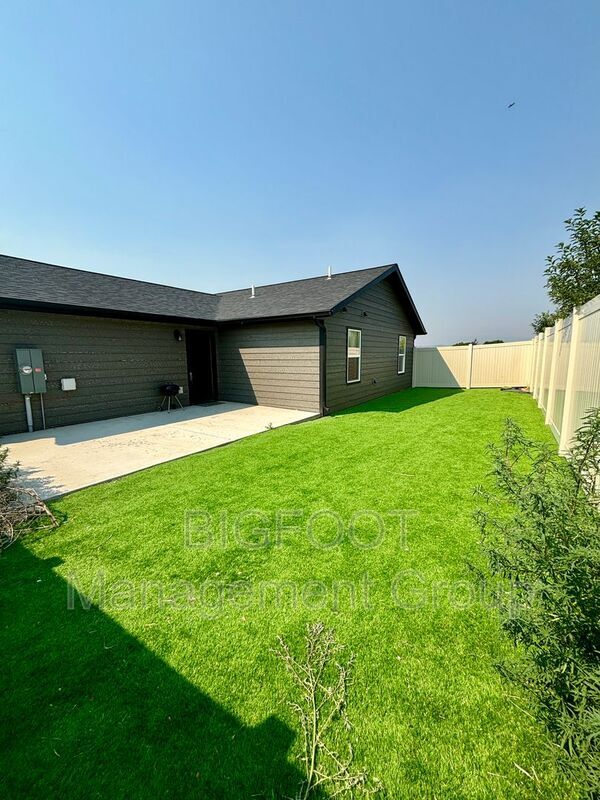 Building Photo - 7995 Avocet Dr