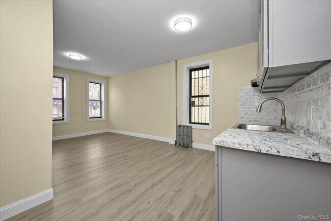 Building Photo - 438 E 98th St