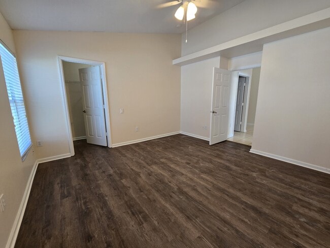 Building Photo - 3126 Stonehurst Cir