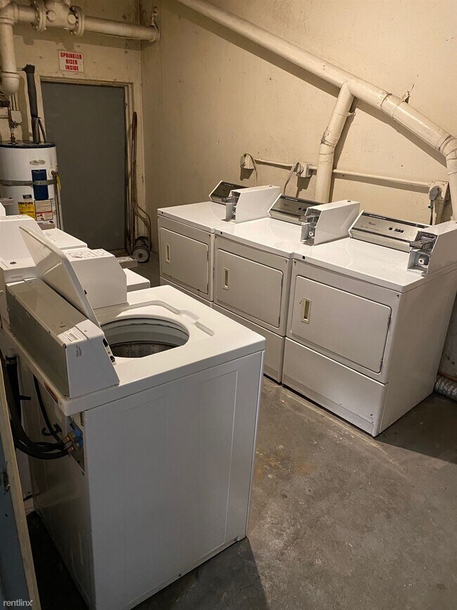 Building Photo - 1208 S Norton Ave