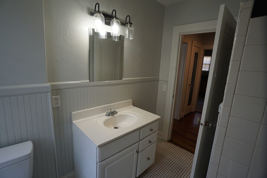 Building Photo - 7223 1st Ave S