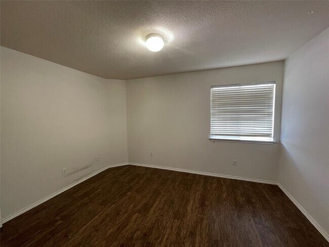 Building Photo - 3830 Castle Rock Cove