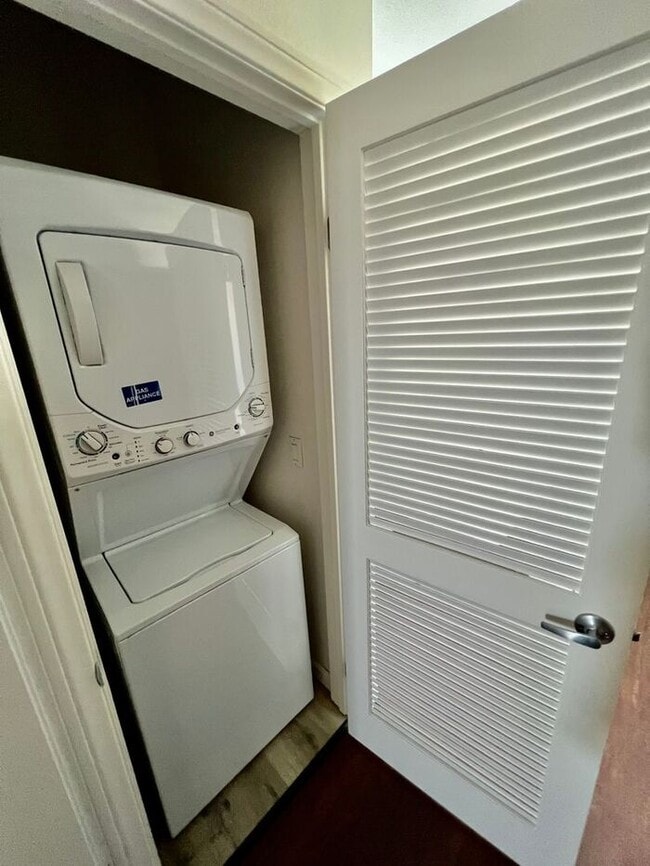 Building Photo - VIEWS VIEWS VIEWS From This Townhome With ...