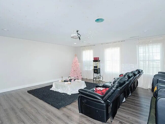 Building Photo - Lease to Own