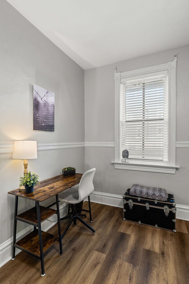 Building Photo - 2819 Shenandoah Ave