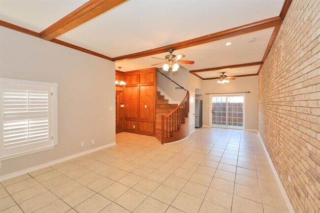 Building Photo - 2600 E San Jose St