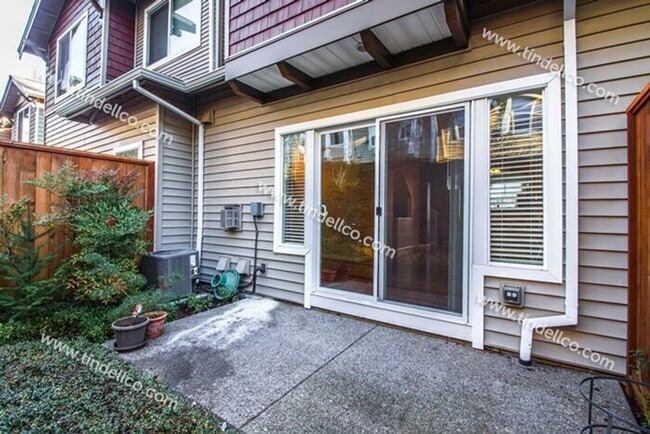 Building Photo - Cozy Townhome in Beautiful Progress Ridge-...