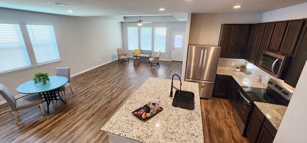 Building Photo - 5759 Cerrillos Dr