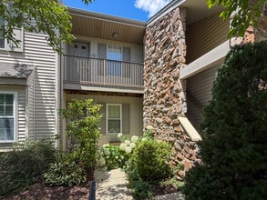 Building Photo - 208 Greenview Dr
