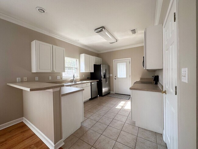 Building Photo - Beautiful 3 Bedroom Home in Destin. Beachside of Hwy 98!